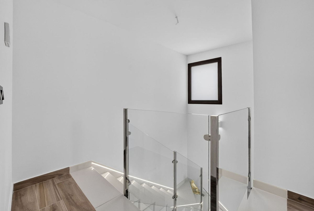 For sale - 4 Bedroom 3 Bathroom House - Detached Villa in Orihuela - Los Balcones  - Alicante