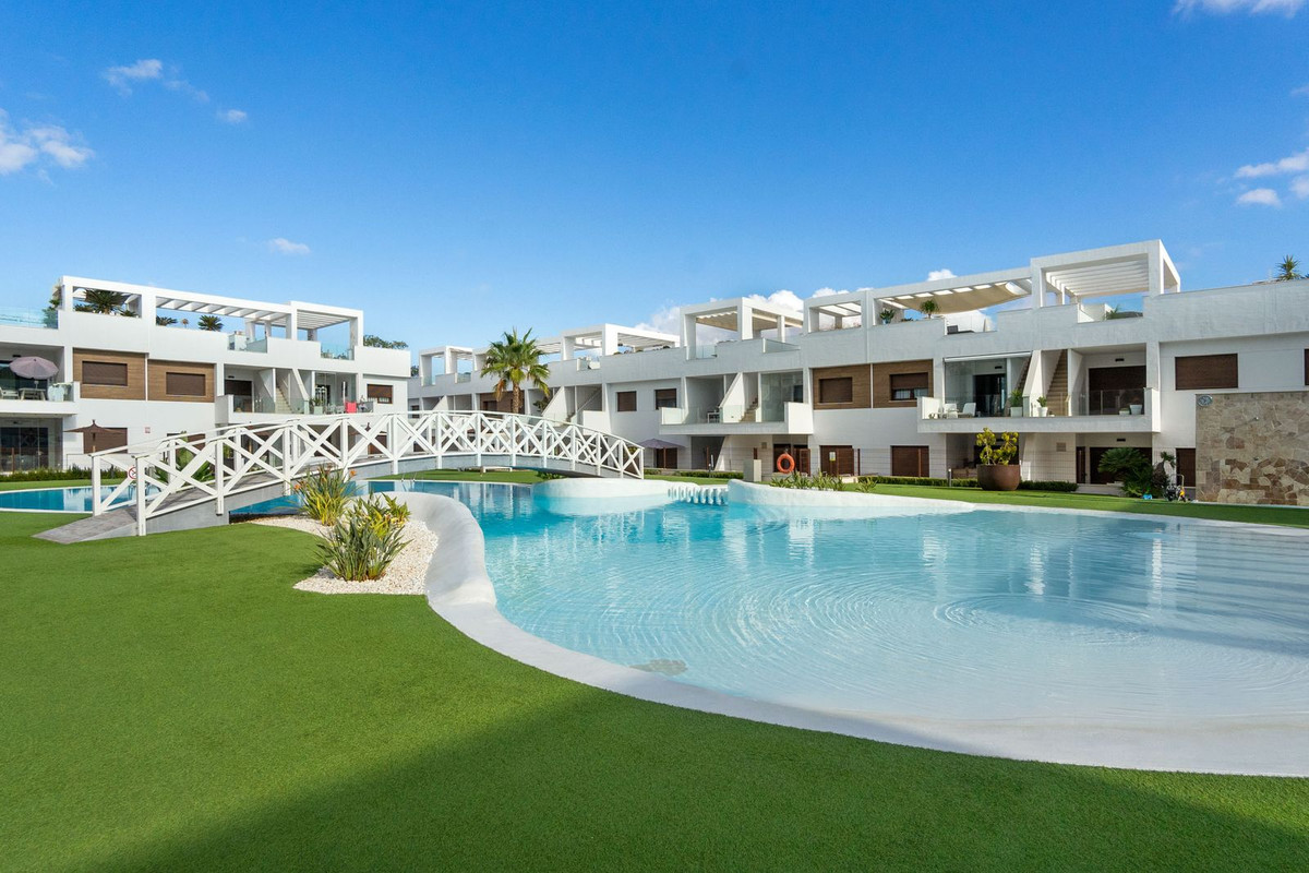 For sale - 4 Bedroom 3 Bathroom House - Detached Villa in Orihuela - Los Balcones  - Alicante