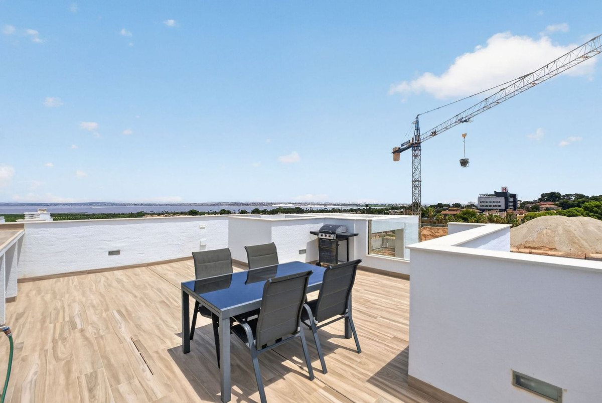 For sale - 4 Bedroom 3 Bathroom House - Detached Villa in Orihuela - Los Balcones  - Alicante