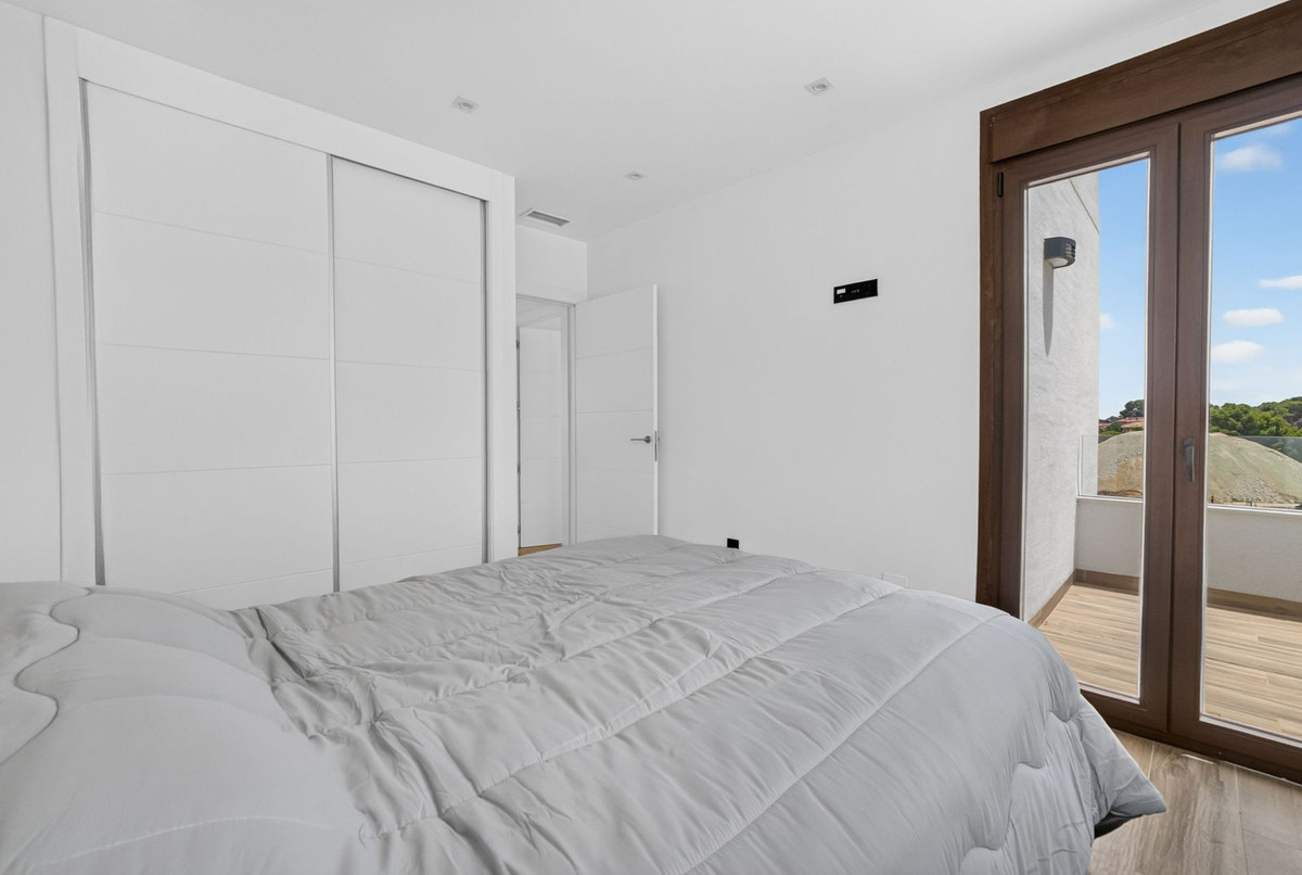 For sale - 4 Bedroom 3 Bathroom House - Detached Villa in Orihuela - Los Balcones  - Alicante