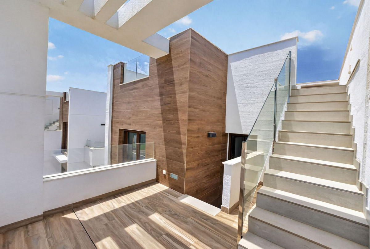 For sale - 4 Bedroom 3 Bathroom House - Detached Villa in Orihuela - Los Balcones  - Alicante
