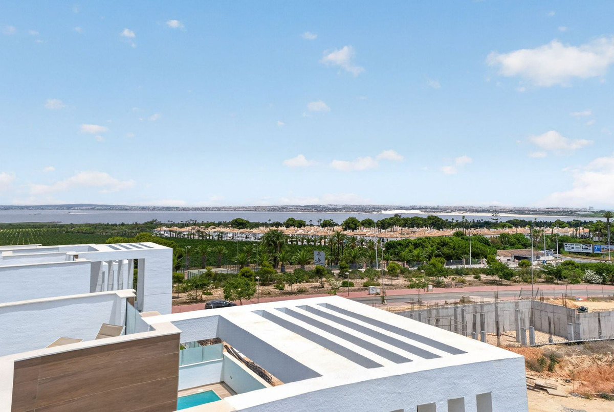 For sale - 4 Bedroom 3 Bathroom House - Detached Villa in Orihuela - Los Balcones  - Alicante
