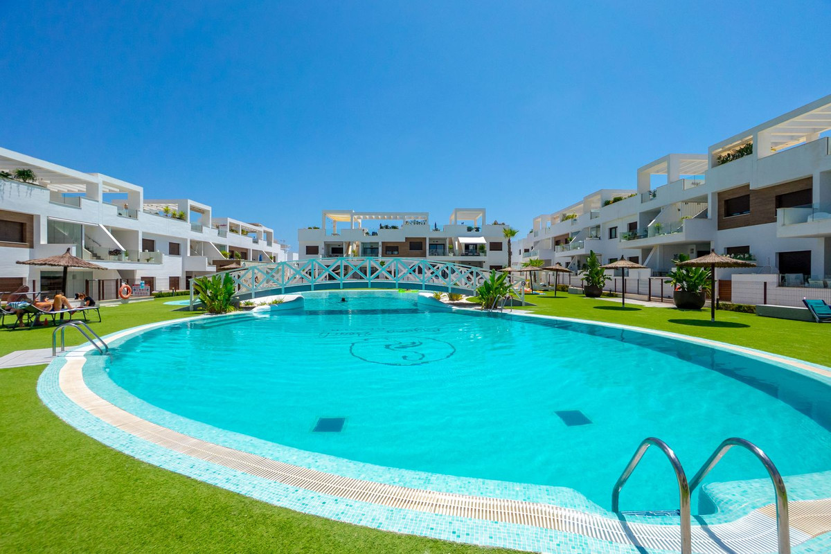 For sale - 4 Bedroom 3 Bathroom House - Detached Villa in Orihuela - Los Balcones  - Alicante