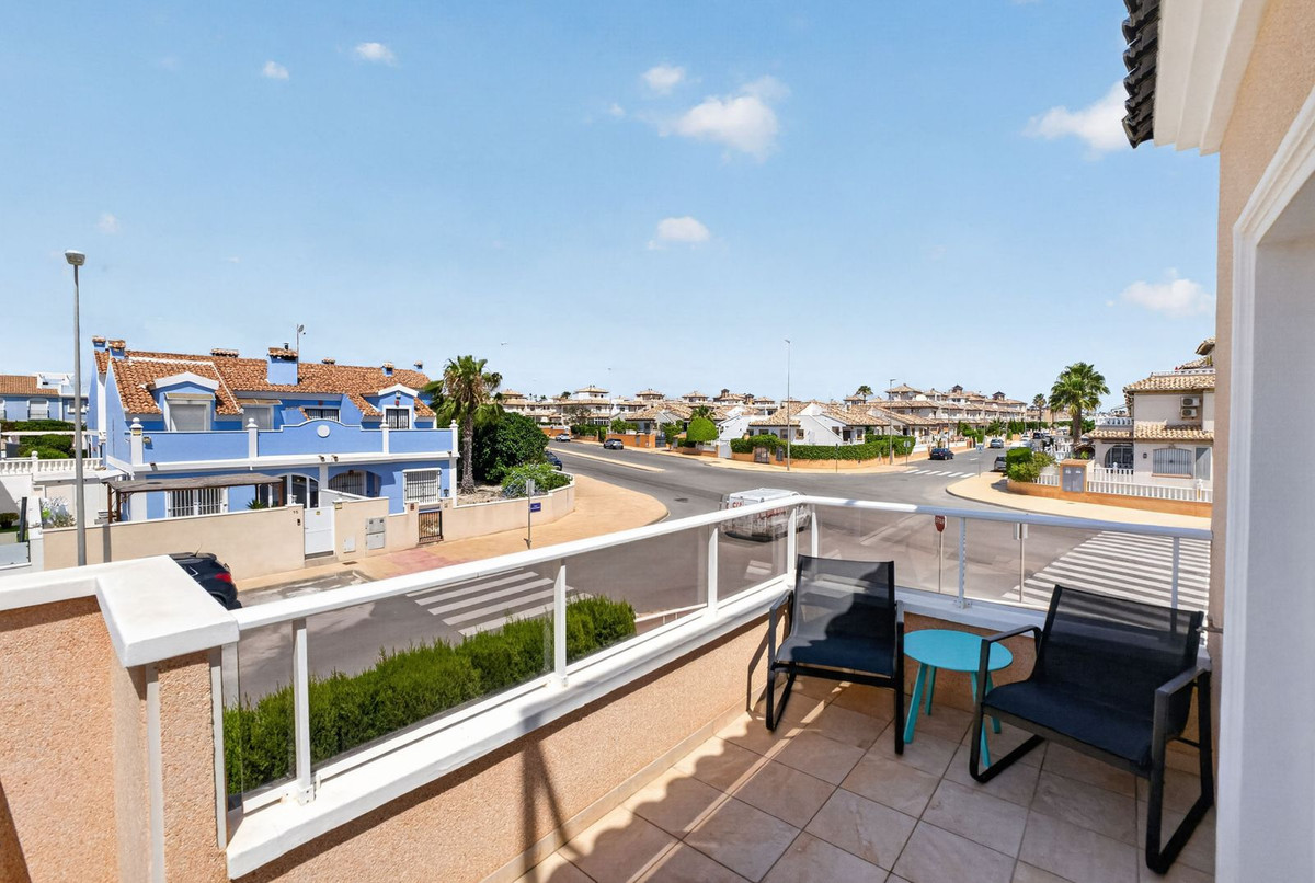 For sale - 3 Bedroom 2 Bathroom House - Townhouse in Orihuela - Lomas de Cabo Roig  - Alicante