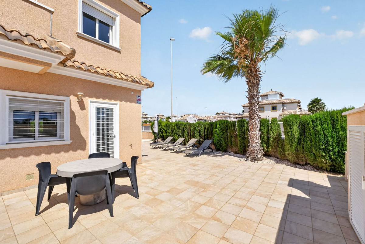 For sale - 3 Bedroom 2 Bathroom House - Townhouse in Orihuela - Lomas de Cabo Roig  - Alicante
