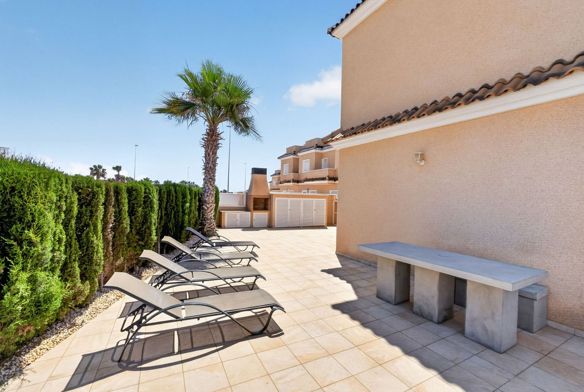 For sale - 3 Bedroom 2 Bathroom House - Townhouse in Orihuela - Lomas de Cabo Roig  - Alicante