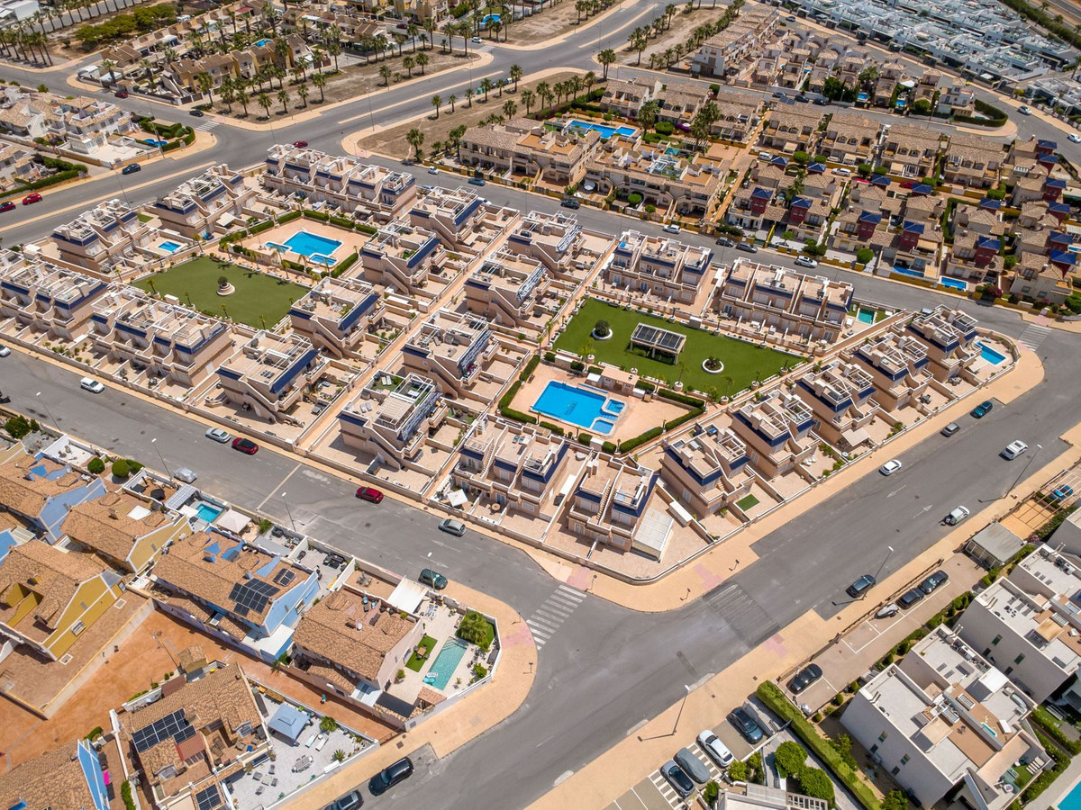 For sale - 3 Bedroom 2 Bathroom House - Townhouse in Orihuela - Lomas de Cabo Roig  - Alicante