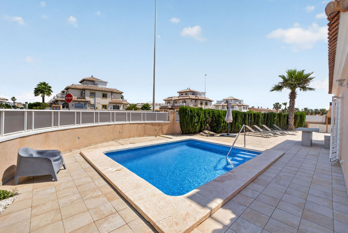 For sale - 3 Bedroom 2 Bathroom House - Townhouse in Orihuela - Lomas de Cabo Roig  - Alicante