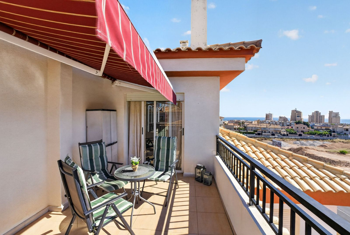 For sale - 3 Bedroom 2 Bathroom Apartment - Penthouse in Torrevieja - La Mata  - Alicante