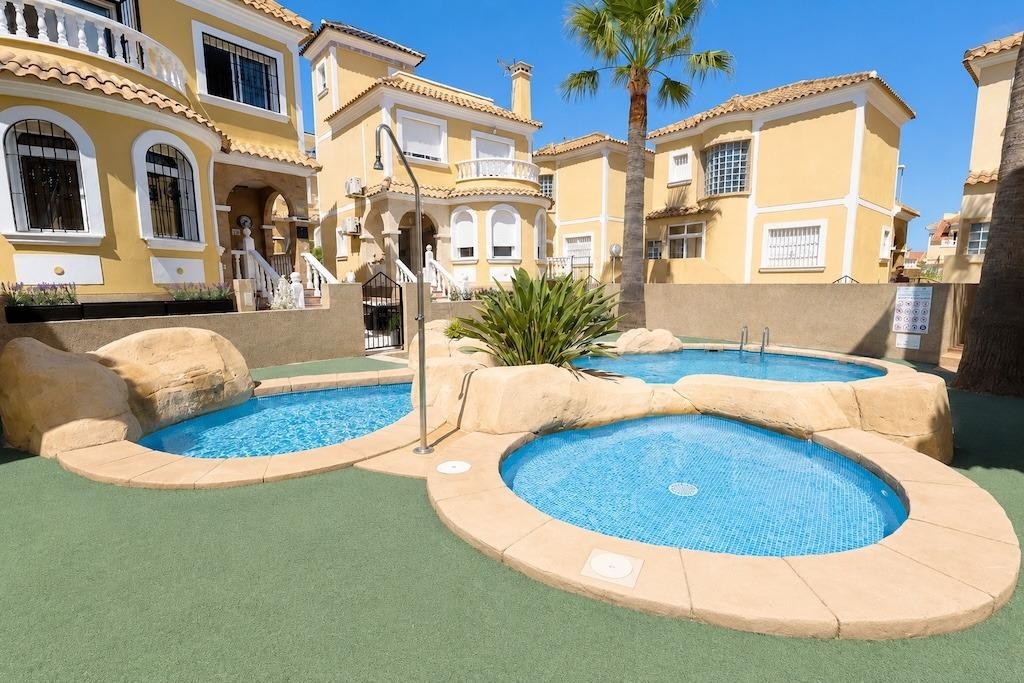 3 Bedroom 1 Bathroom House - Detached Villa in Orihuela