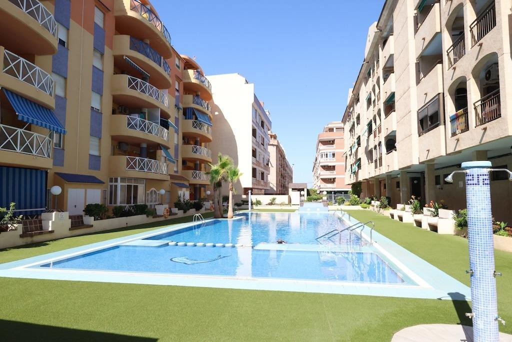 For sale - 3 Bedroom 2 Bathroom Apartment - Ground Floor Apartment in Torrevieja - Torrevieja Centro  - Alicante