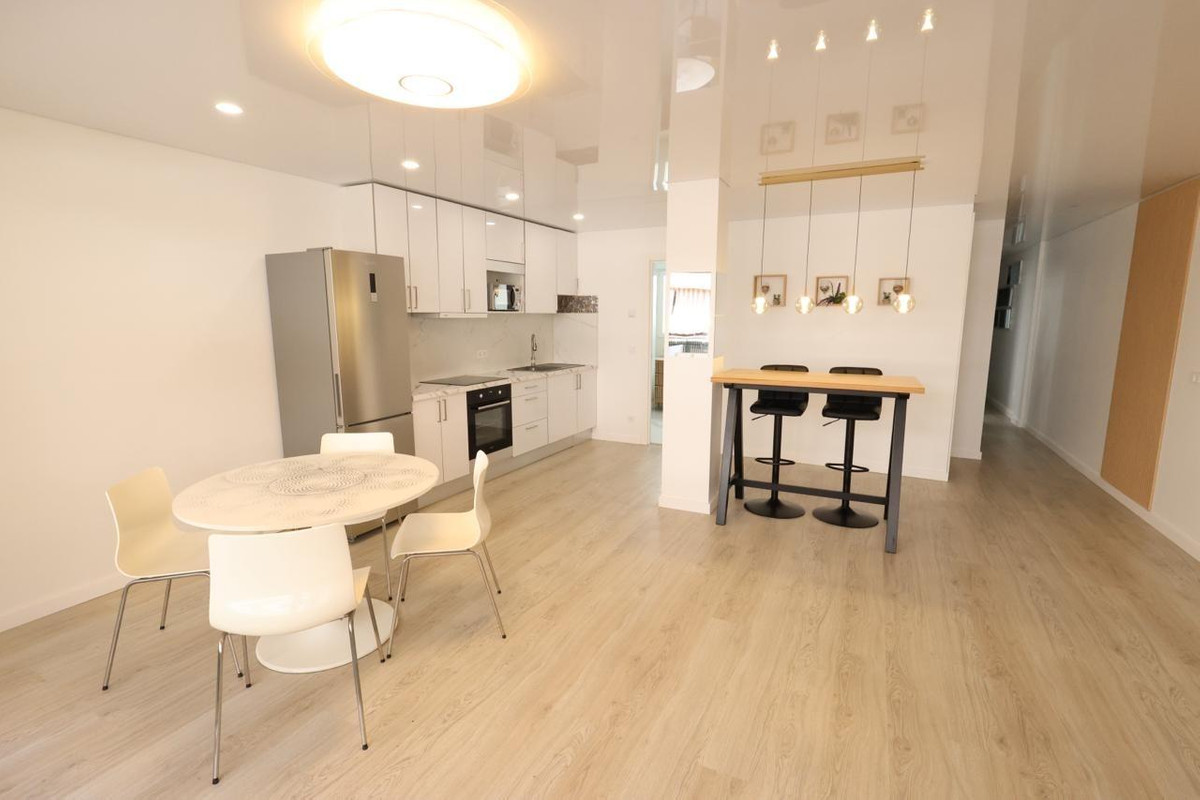 For sale - 3 Bedroom 2 Bathroom Apartment - Middle Floor Apartment in Torrevieja - Torrevieja Centro  - Alicante