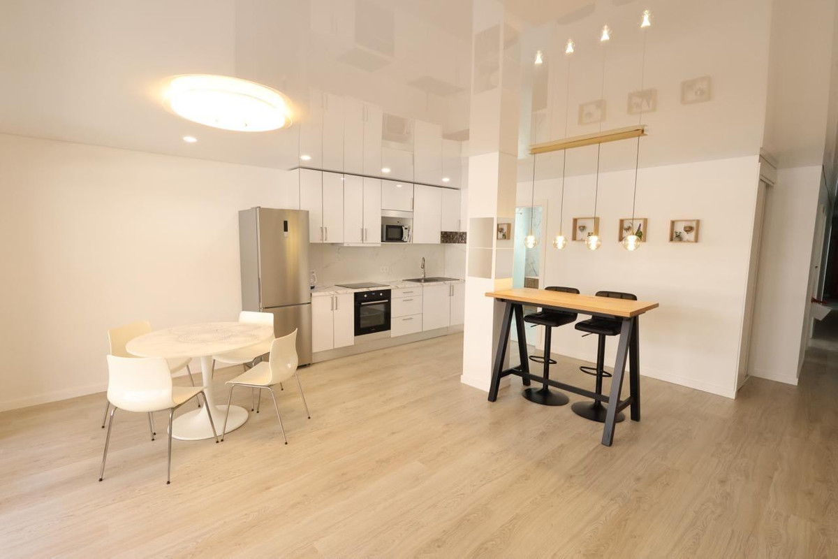 For sale - 3 Bedroom 2 Bathroom Apartment - Middle Floor Apartment in Torrevieja - Torrevieja Centro  - Alicante