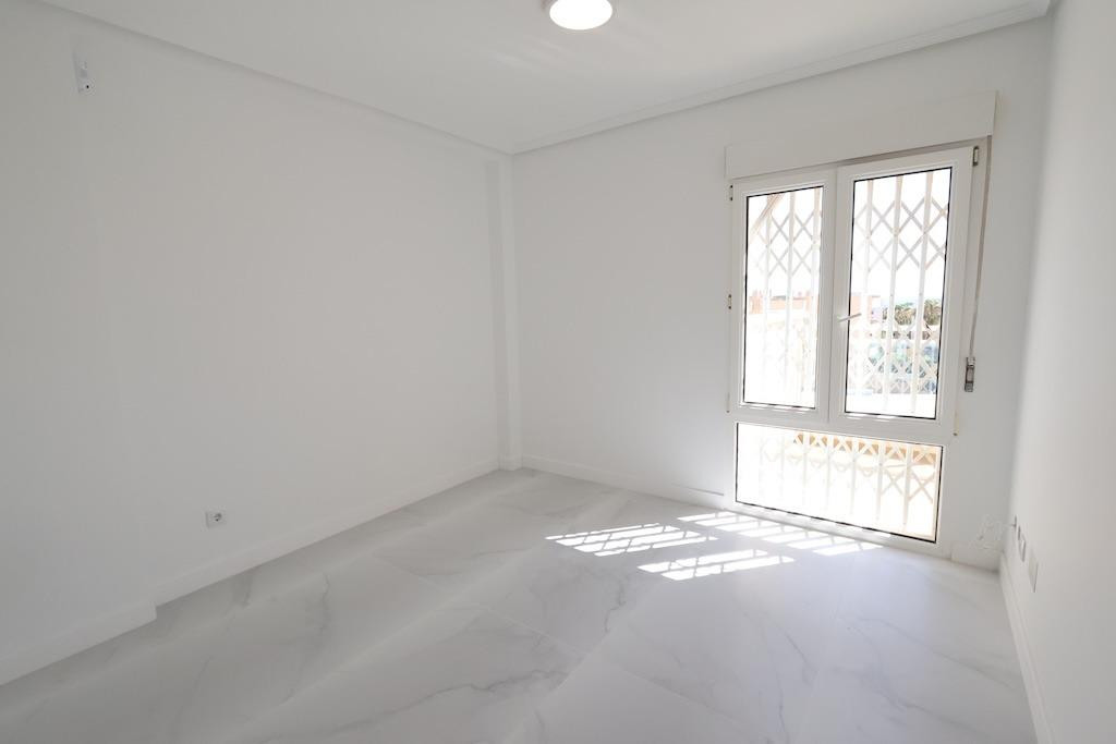 For sale - 2 Bedroom 1 Bathroom Penthouse in Cabo Roig - Cabo Roig  - Alicante