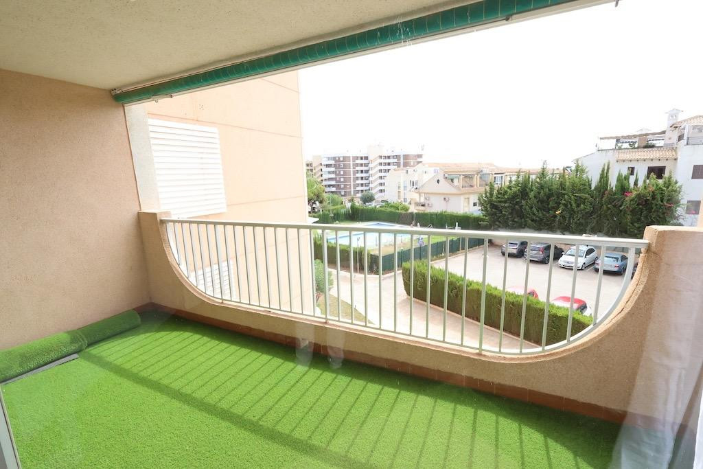 For sale - 3 Bedroom 2 Bathroom Apartment - Middle Floor Apartment in Orihuela - La Zenia  - Alicante