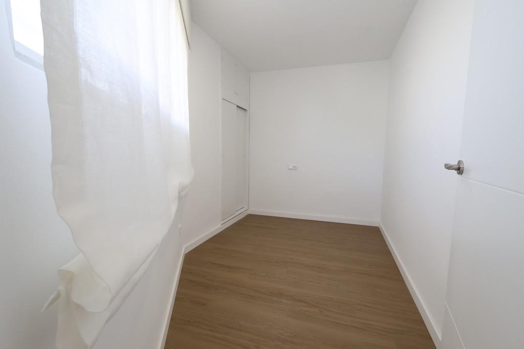 For sale - 3 Bedroom 2 Bathroom Apartment - Middle Floor Apartment in Orihuela - La Zenia  - Alicante