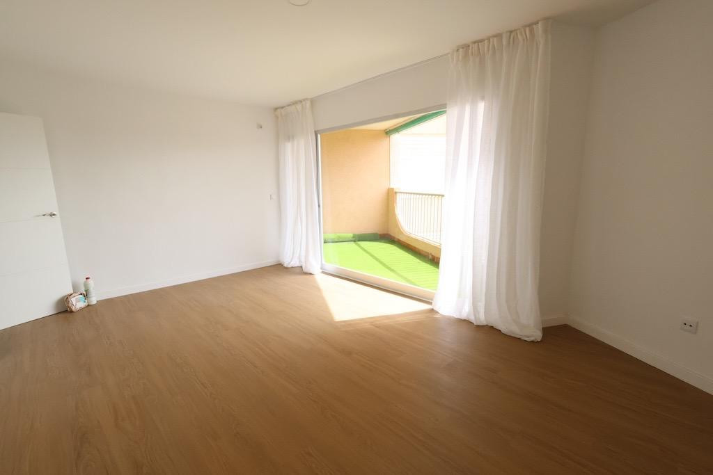 For sale - 3 Bedroom 2 Bathroom Apartment - Middle Floor Apartment in Orihuela - La Zenia  - Alicante