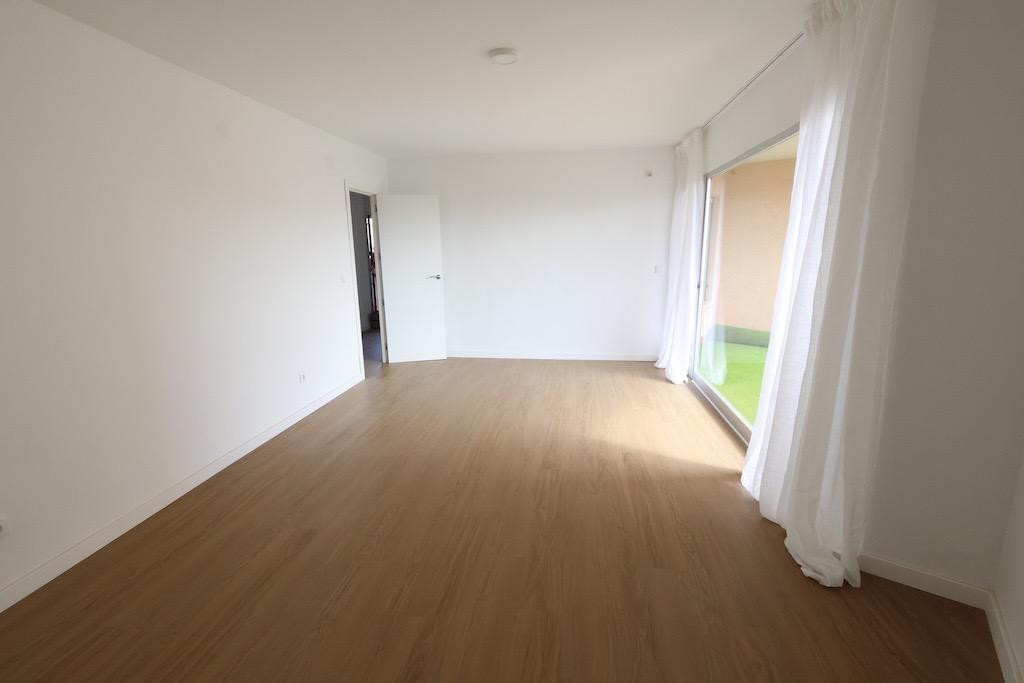 For sale - 3 Bedroom 2 Bathroom Apartment - Middle Floor Apartment in Orihuela - La Zenia  - Alicante