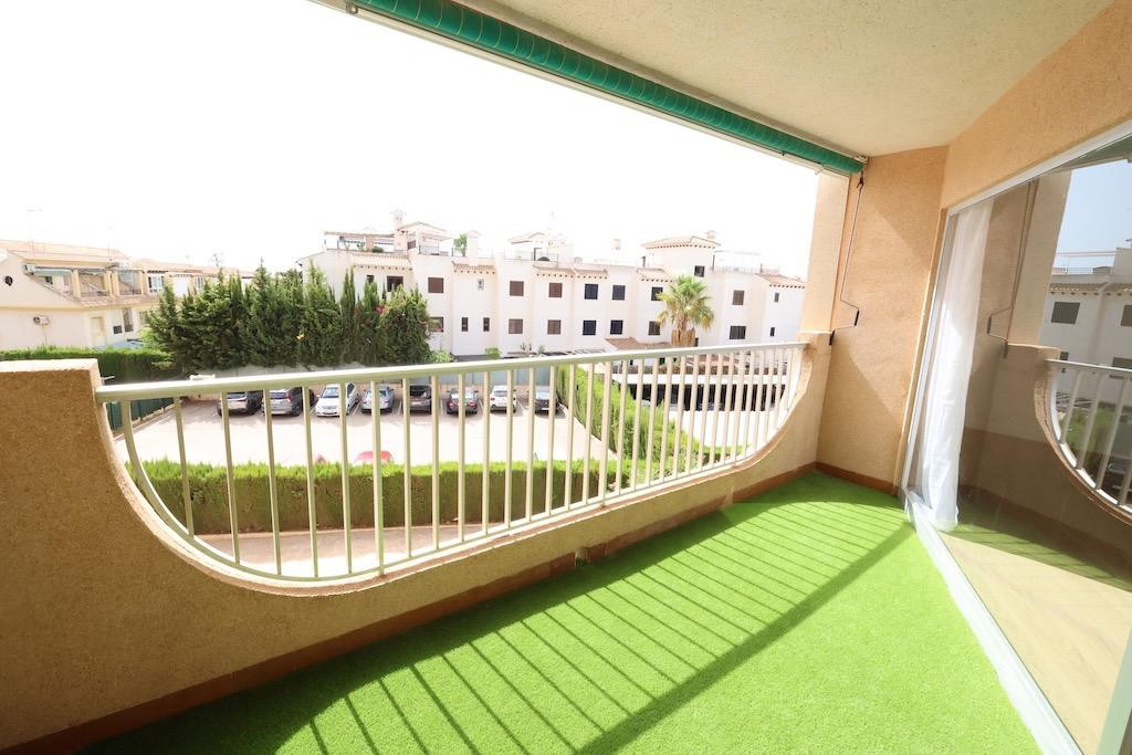 For sale - 3 Bedroom 2 Bathroom Apartment - Middle Floor Apartment in Orihuela - La Zenia  - Alicante