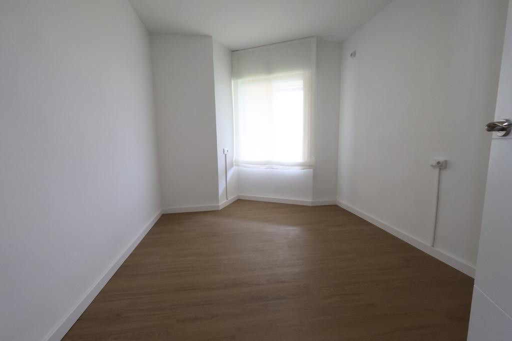 For sale - 3 Bedroom 2 Bathroom Apartment - Middle Floor Apartment in Orihuela - La Zenia  - Alicante