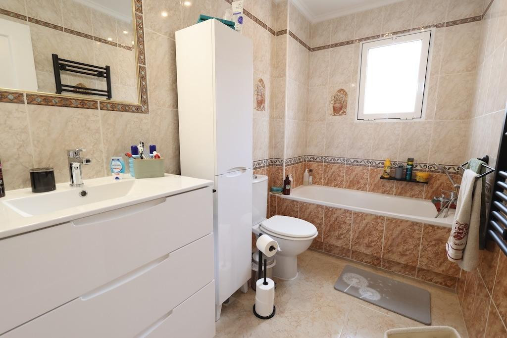 For sale - 5 Bedroom 3 Bathroom Detached Villa in Villamartin - San Miguel de Salinas Centro  - Alicante
