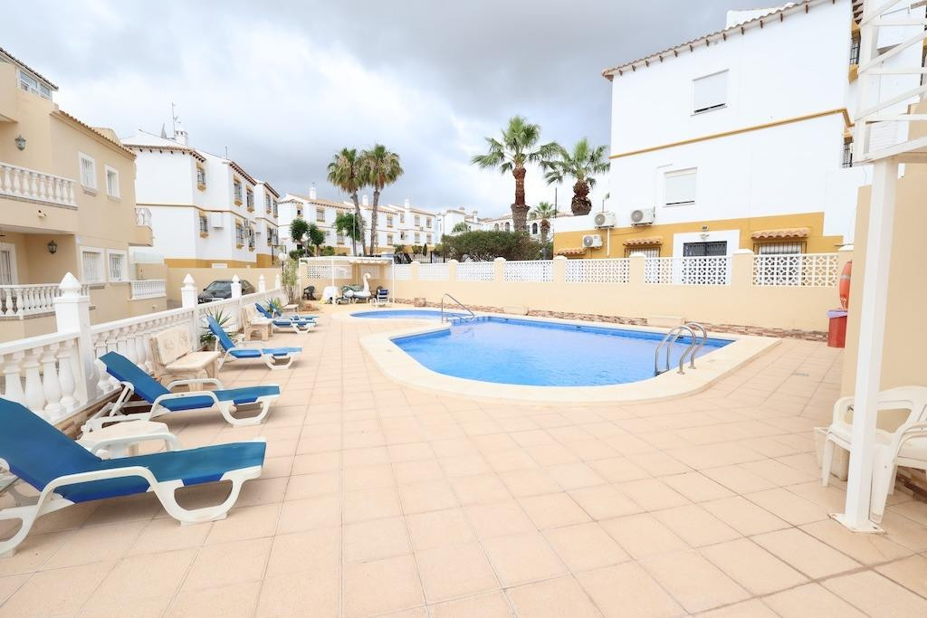 For sale - 5 Bedroom 3 Bathroom Detached Villa in Villamartin - San Miguel de Salinas Centro  - Alicante