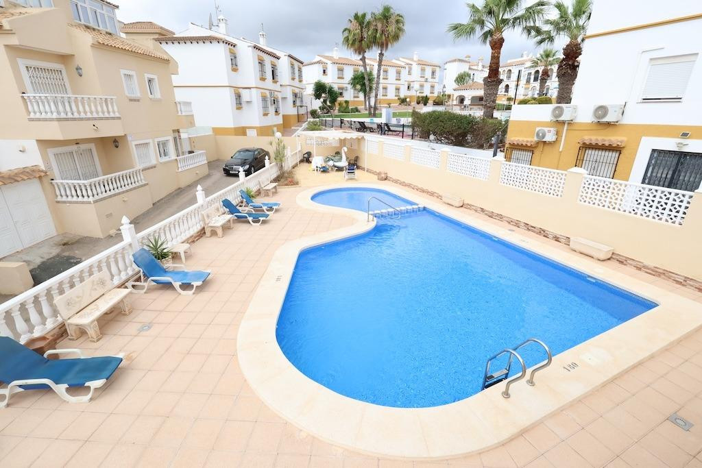 For sale - 5 Bedroom 3 Bathroom Detached Villa in Villamartin - San Miguel de Salinas Centro  - Alicante