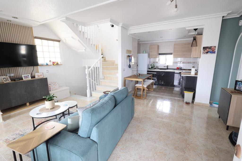 For sale - 5 Bedroom 3 Bathroom Detached Villa in Villamartin - San Miguel de Salinas Centro  - Alicante