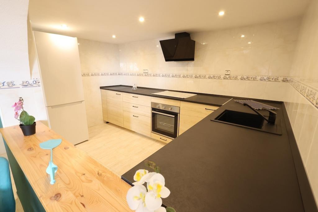 For sale - 5 Bedroom 3 Bathroom Detached Villa in Villamartin - San Miguel de Salinas Centro  - Alicante