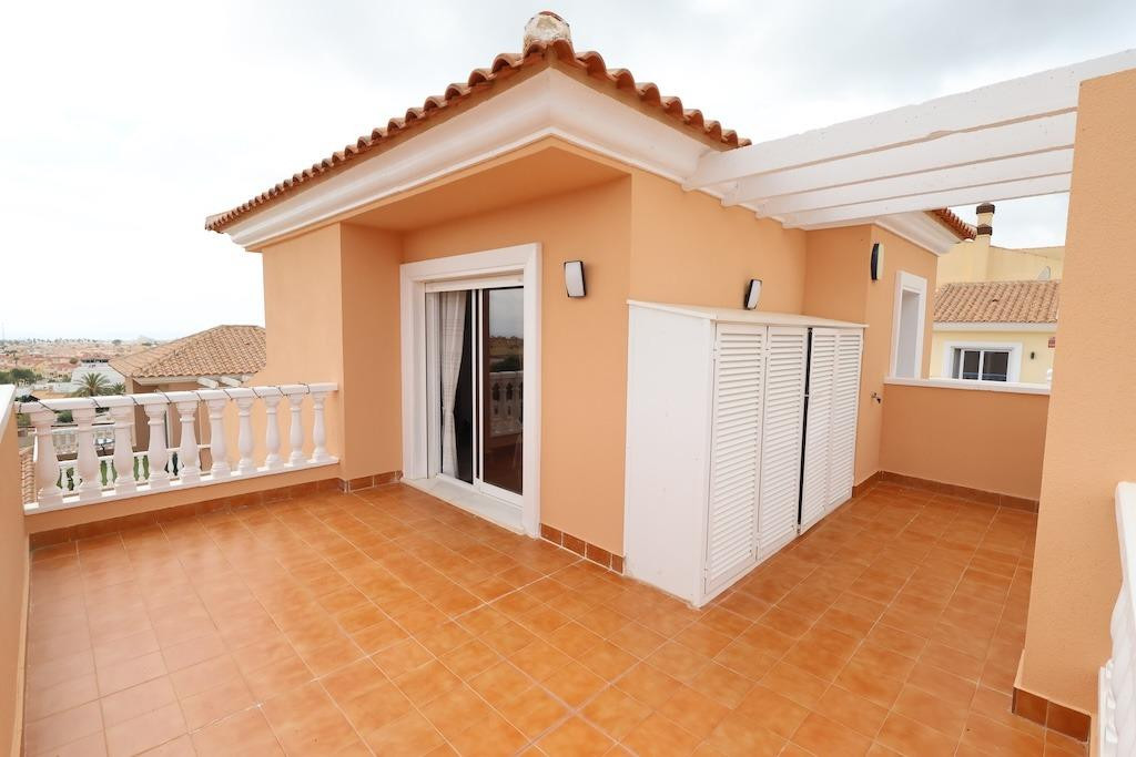 For sale - 5 Bedroom 3 Bathroom Detached Villa in Villamartin - San Miguel de Salinas Centro  - Alicante