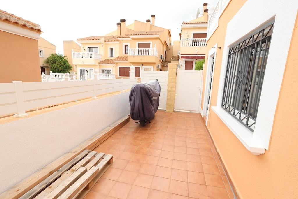 For sale - 5 Bedroom 3 Bathroom Detached Villa in Villamartin - San Miguel de Salinas Centro  - Alicante