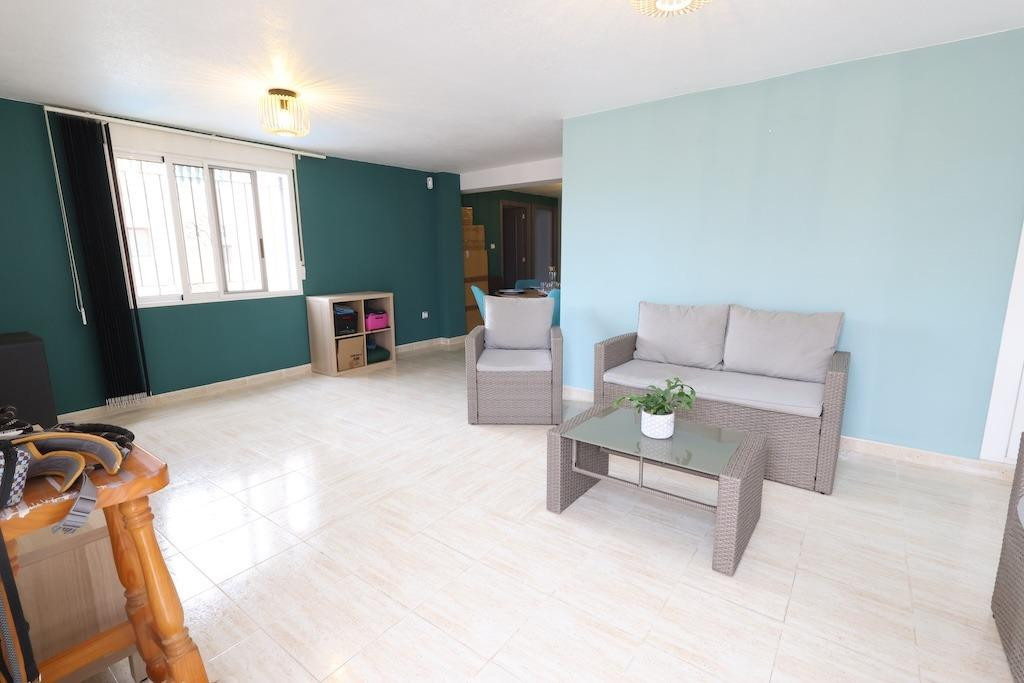 For sale - 5 Bedroom 3 Bathroom Detached Villa in Villamartin - San Miguel de Salinas Centro  - Alicante
