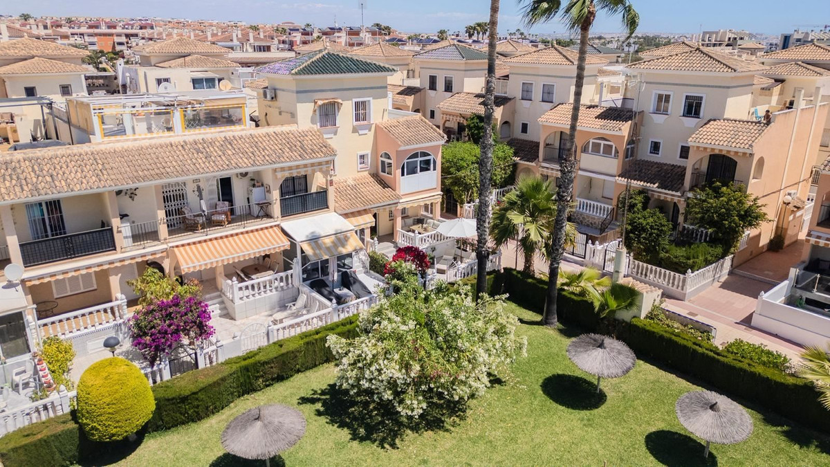 For sale - 3 Bedroom 2 Bathroom House - Townhouse in Orihuela - Orihuela Costa  - Alicante