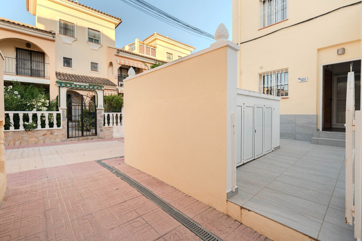 For sale - 3 Bedroom 2 Bathroom House - Townhouse in Orihuela - Orihuela Costa  - Alicante
