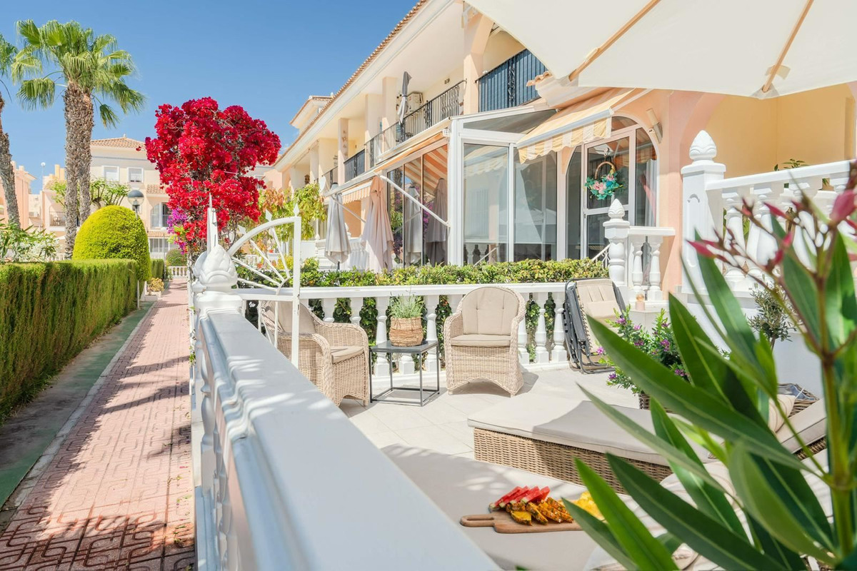 For sale - 3 Bedroom 2 Bathroom House - Townhouse in Orihuela - Orihuela Costa  - Alicante
