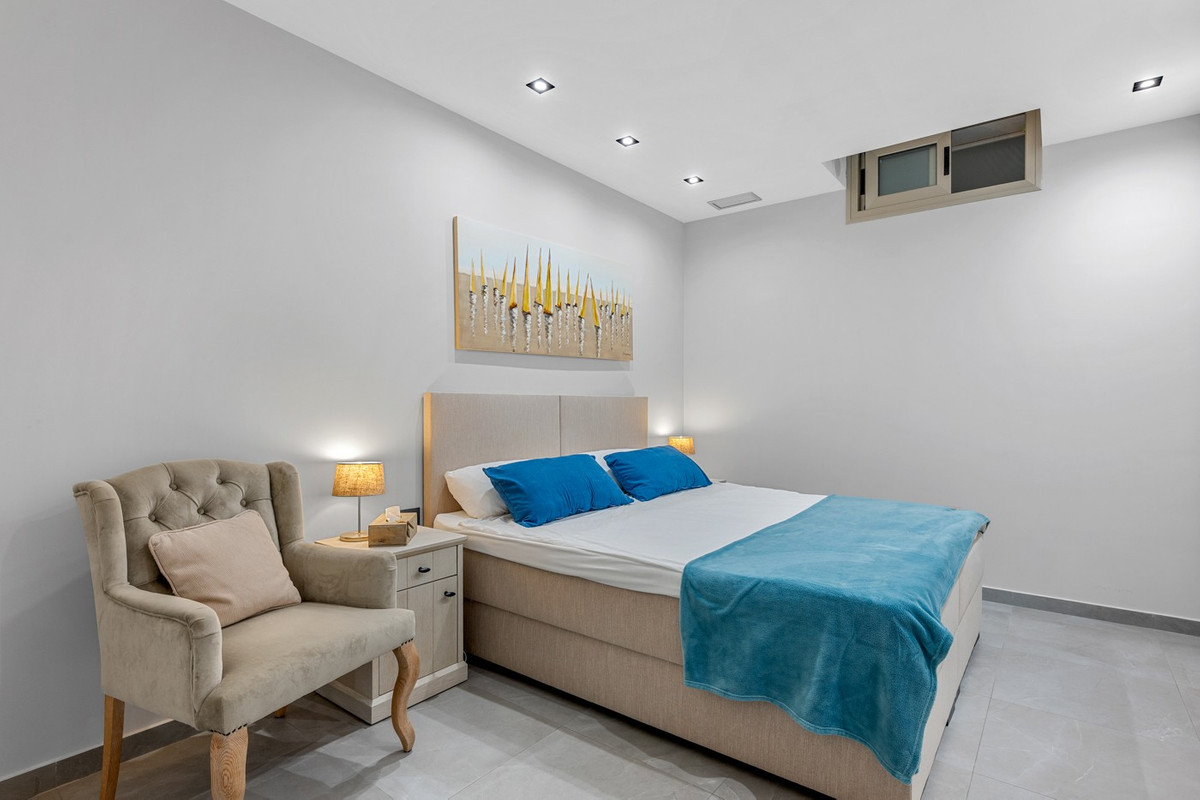 For sale - 5 Bedroom 2 Bathroom House - Detached Villa in Orihuela - Villamartin  - Alicante