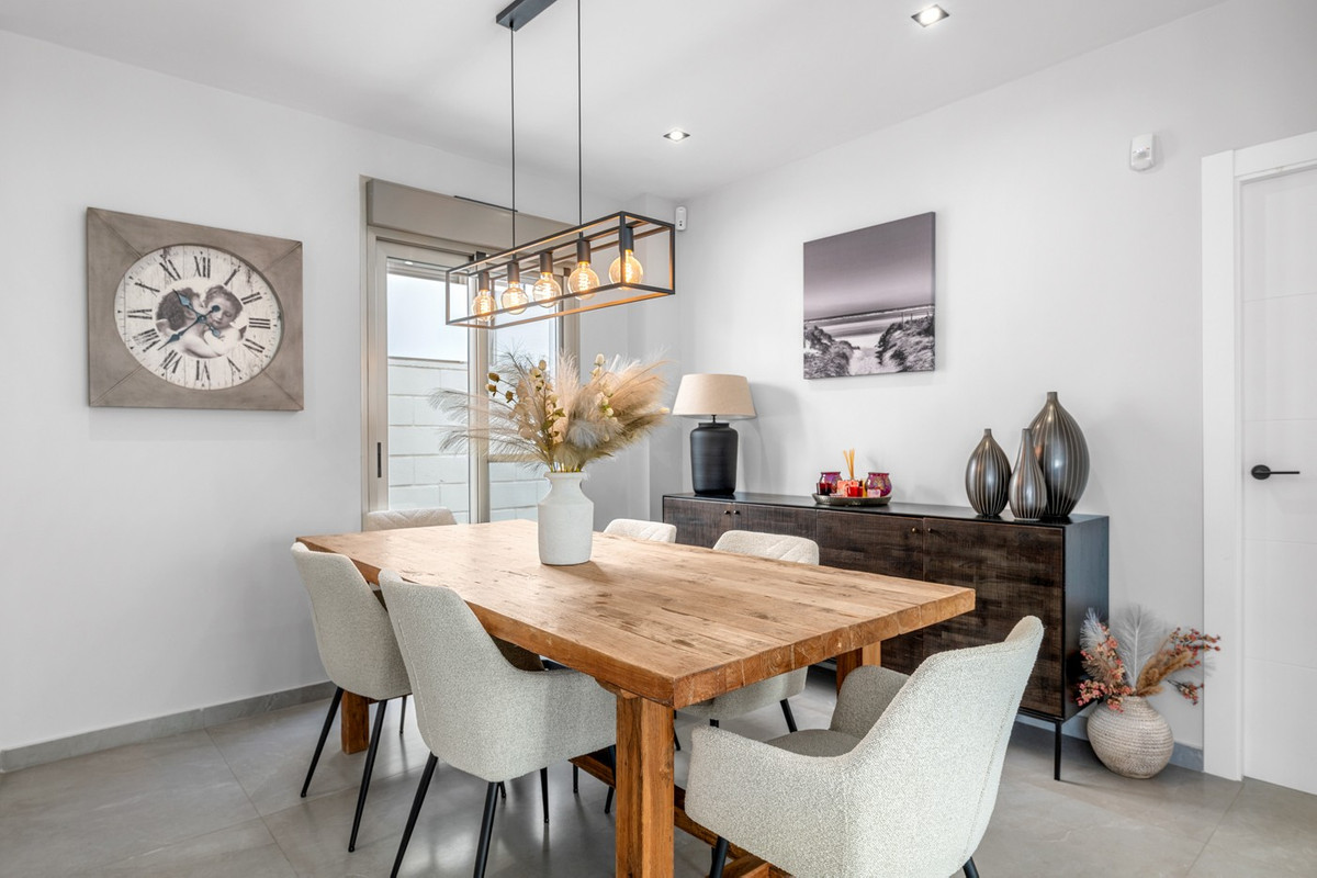 For sale - 5 Bedroom 2 Bathroom House - Detached Villa in Orihuela - Villamartin  - Alicante