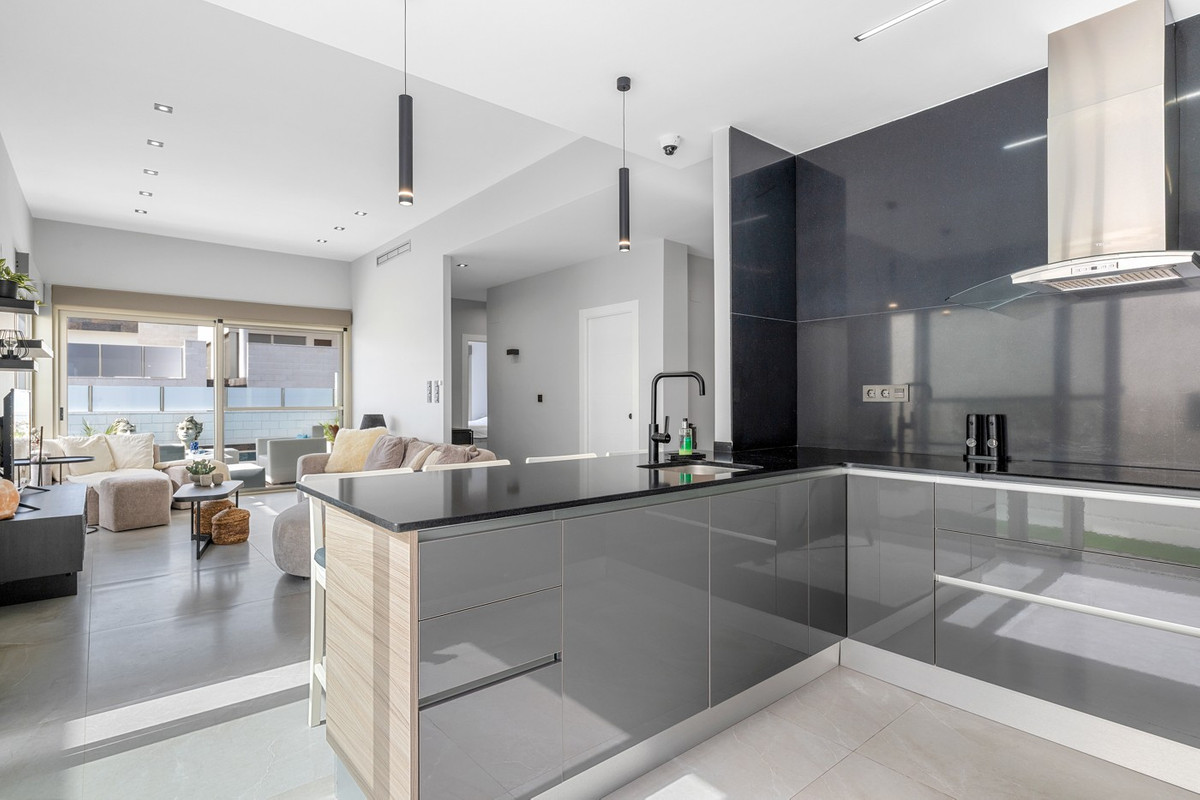 For sale - 5 Bedroom 2 Bathroom House - Detached Villa in Orihuela - Villamartin  - Alicante