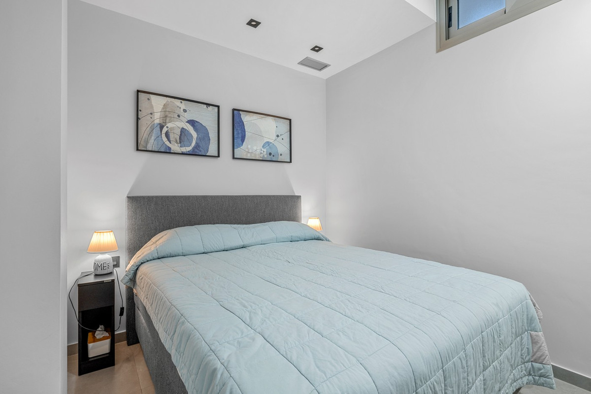 For sale - 5 Bedroom 2 Bathroom House - Detached Villa in Orihuela - Villamartin  - Alicante