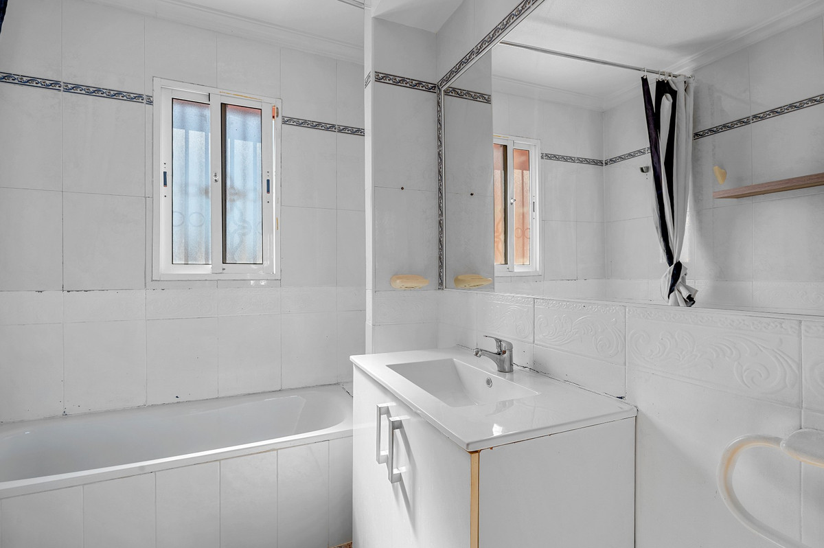 For sale - 3 Bedroom 2 Bathroom House - Detached Villa in Orihuela - Orihuela Costa  - Alicante