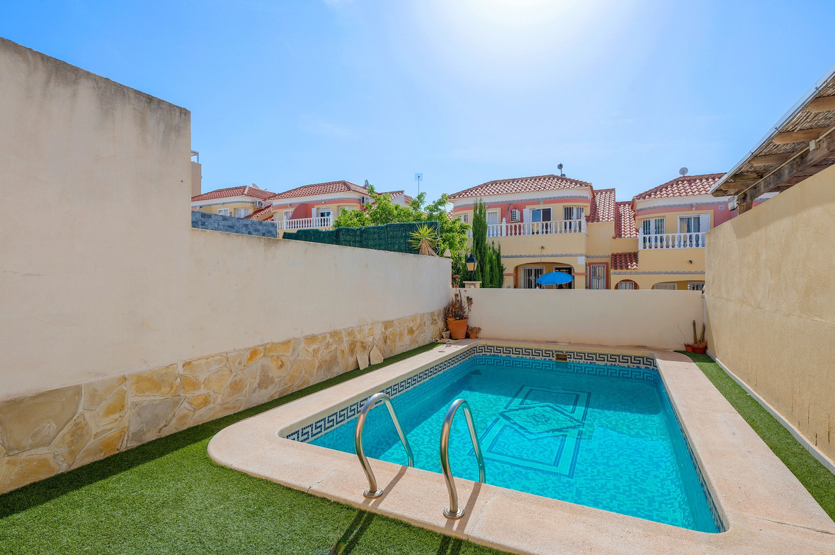 For sale - 3 Bedroom 2 Bathroom House - Detached Villa in Orihuela - Orihuela Costa  - Alicante