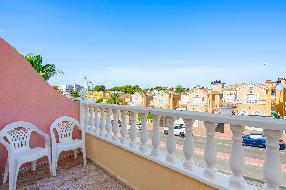 For sale - 3 Bedroom 2 Bathroom House - Detached Villa in Orihuela - Orihuela Costa  - Alicante