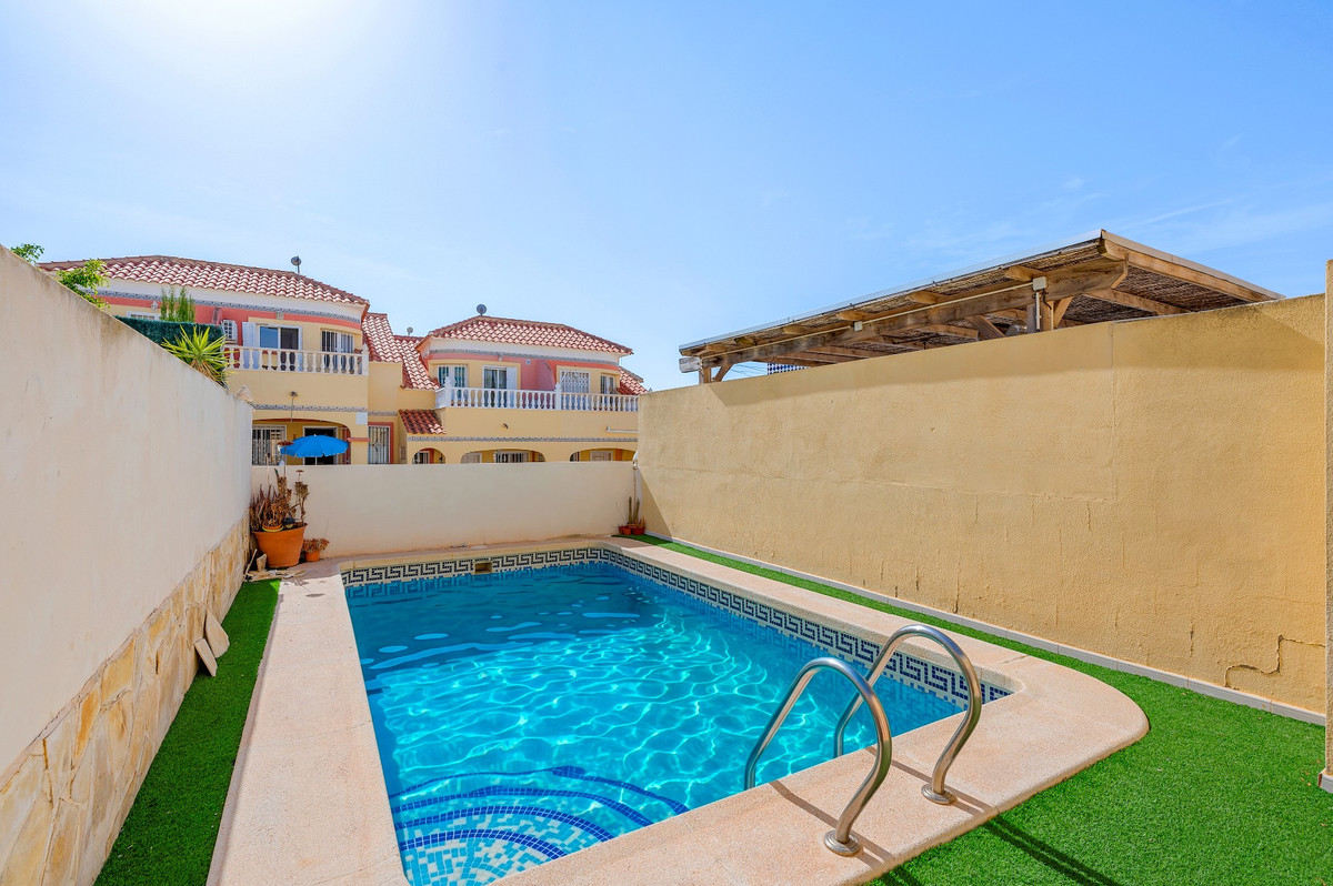 For sale - 3 Bedroom 2 Bathroom House - Detached Villa in Orihuela - Orihuela Costa  - Alicante