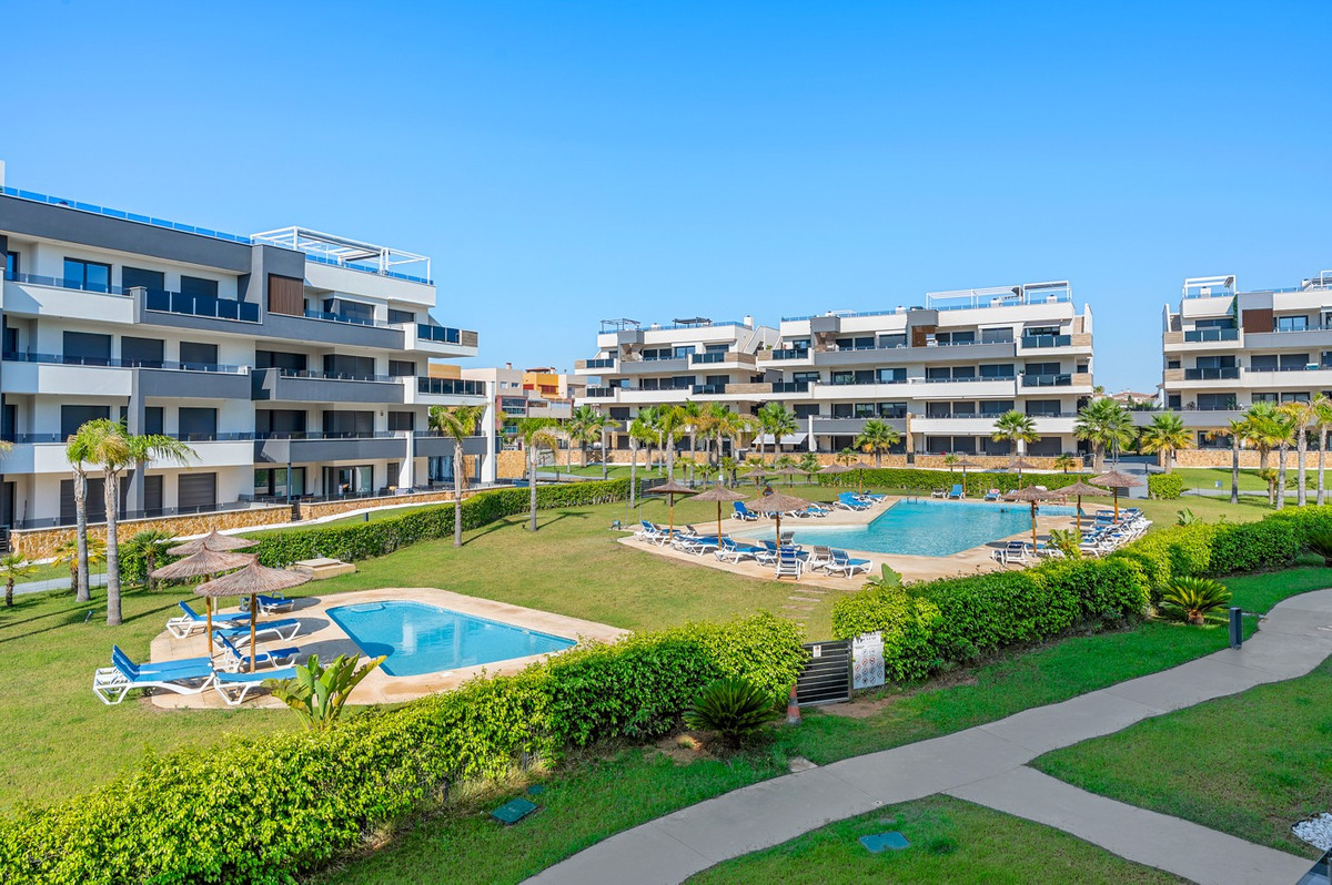 For sale - 2 Bedroom 2 Bathroom Apartment - Middle Floor Apartment in Orihuela - Playa Flamenca  - Alicante