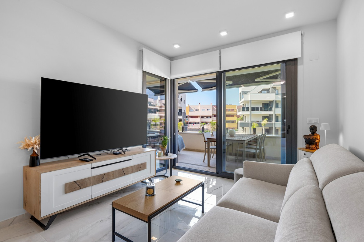 For sale - 2 Bedroom 2 Bathroom Apartment - Middle Floor Apartment in Orihuela - Playa Flamenca  - Alicante