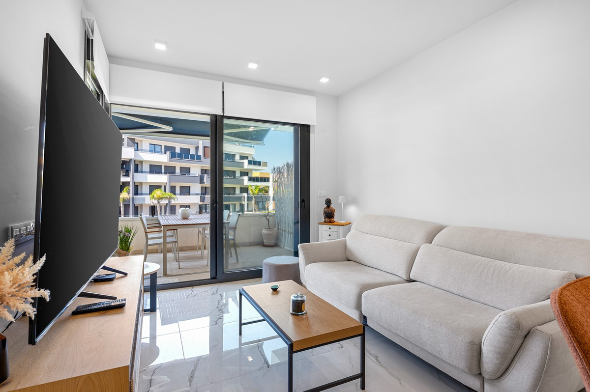For sale - 2 Bedroom 2 Bathroom Apartment - Middle Floor Apartment in Orihuela - Playa Flamenca  - Alicante