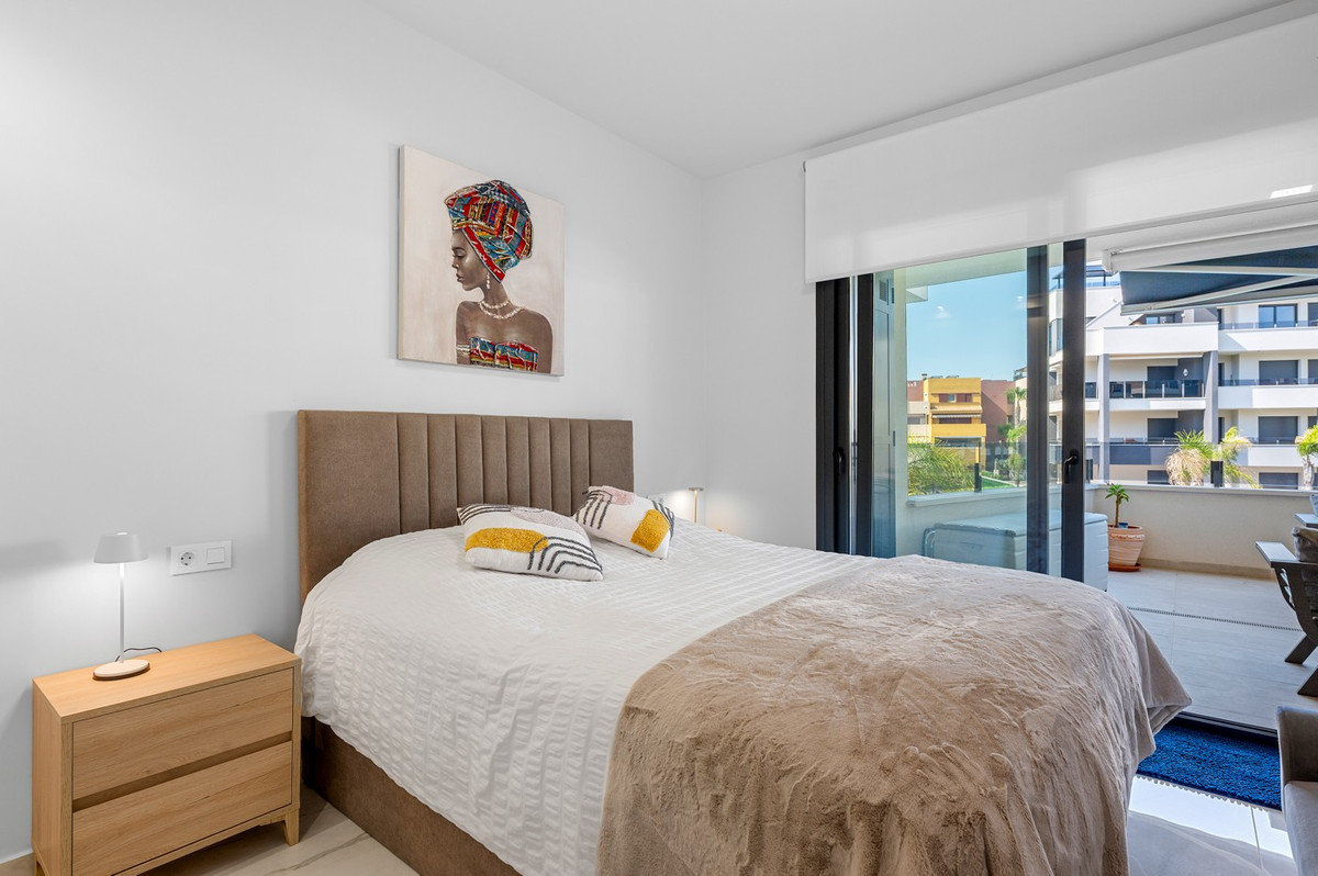 For sale - 2 Bedroom 2 Bathroom Apartment - Middle Floor Apartment in Orihuela - Playa Flamenca  - Alicante
