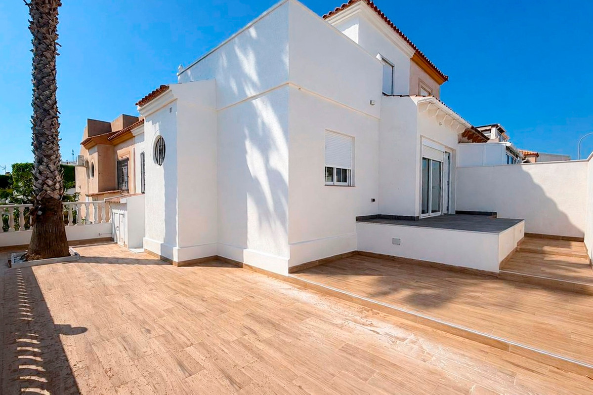 For sale - 3 Bedroom 2 Bathroom House - Townhouse in Orihuela - Los Altos  - Alicante