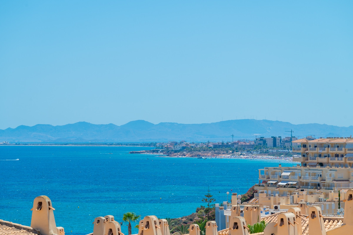 For sale - 3 Bedroom 2 Bathroom Apartment in Cabo Roig  - Cabo Roig  - Alicante