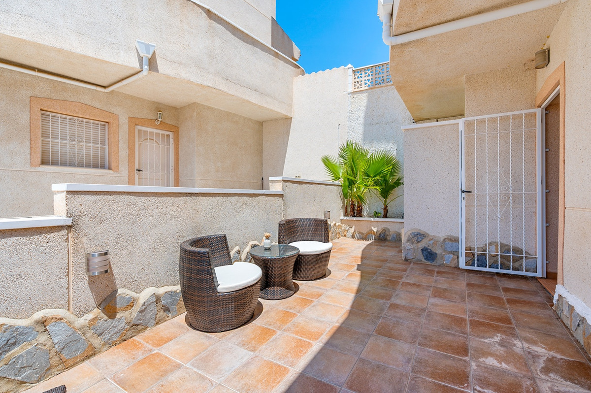 For sale - 3 Bedroom 2 Bathroom House - Semi-Detached House in Rojales - Ciudad Quesada  - Alicante